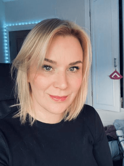 Elle Neal - Riff Champion